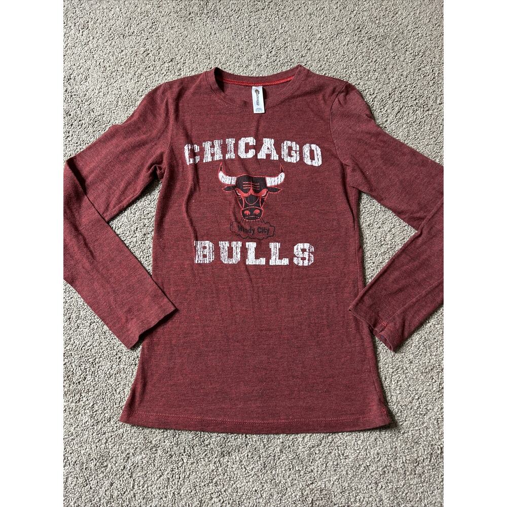 Women’s Size Medium 5th & Ocean Clothing Chicago Bulls Long Sleeve T-Shirt